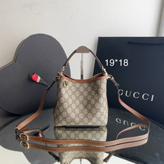Bolsa Gucci Emblem mini