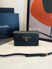 Bolsa Prada em couro Saffiano