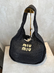 Bolsa Miumiu Hobo efeito ráfia